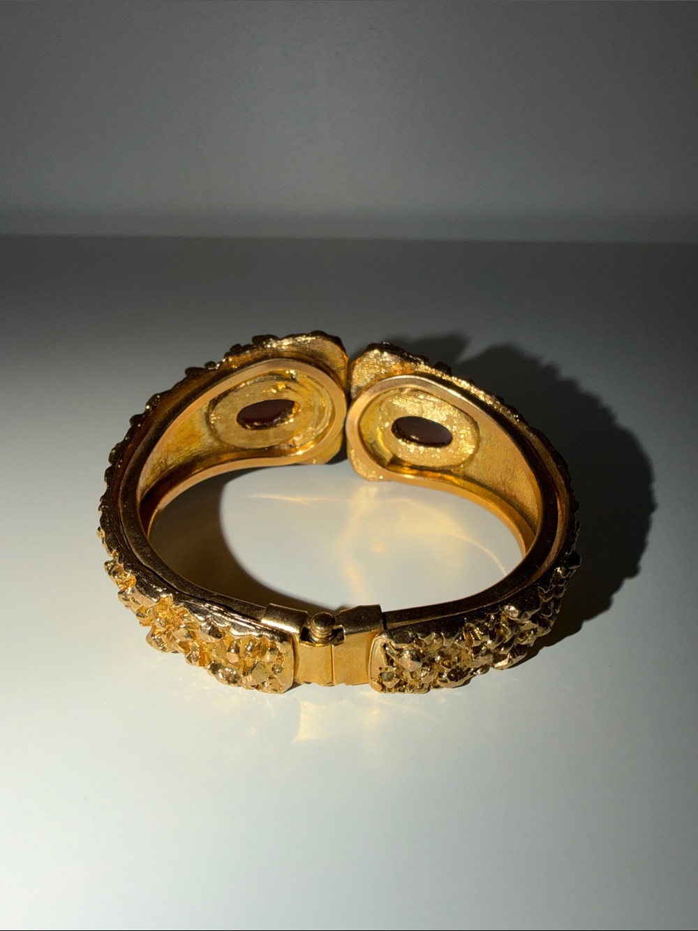 Stunning Vintage Gold-Tone Nugget & Garnet Or Amber Stone Chunky Hinge Bracelet - Picture 8 of 10